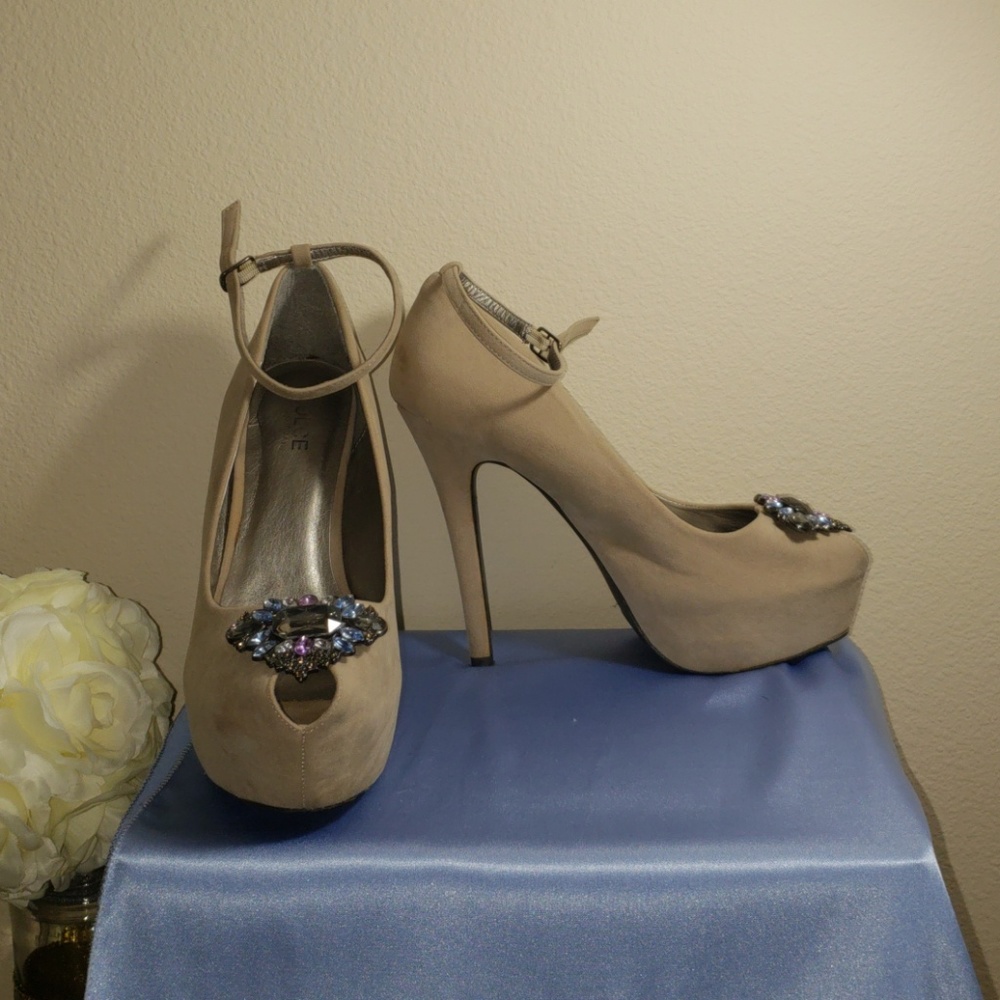 Tan | Faux Suede | Peep Toe heels | 9